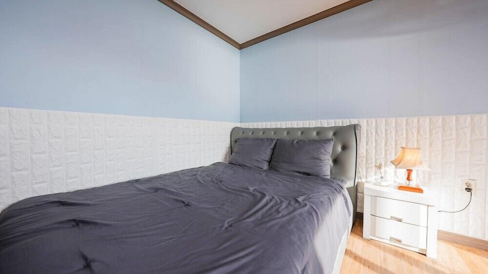 Room (102) photo 3