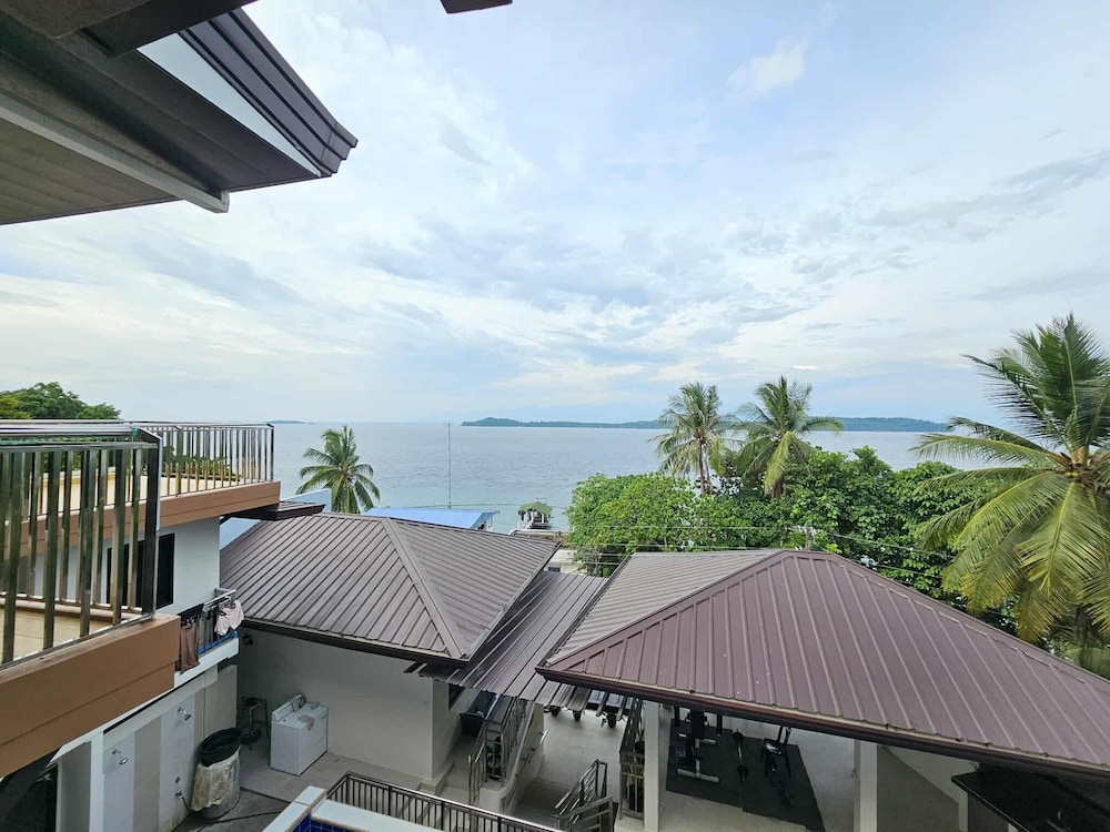 Apartment with Mountain view