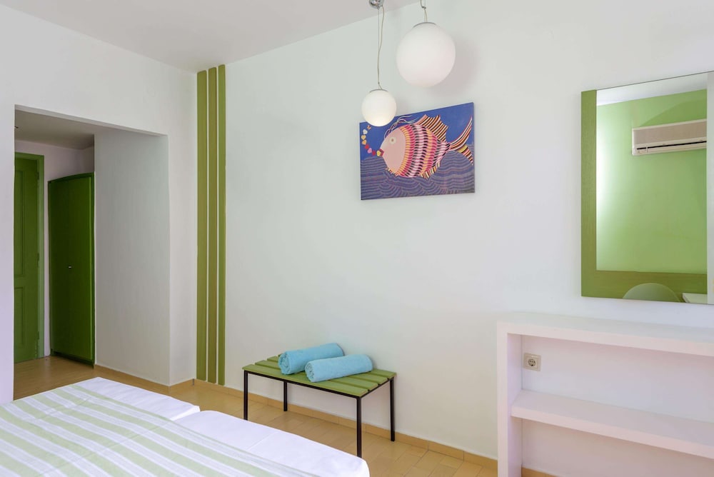Double Room Side Sea View thumbnail 5