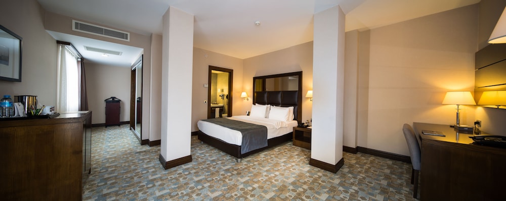 Suite, 1 Double Bed, Corner