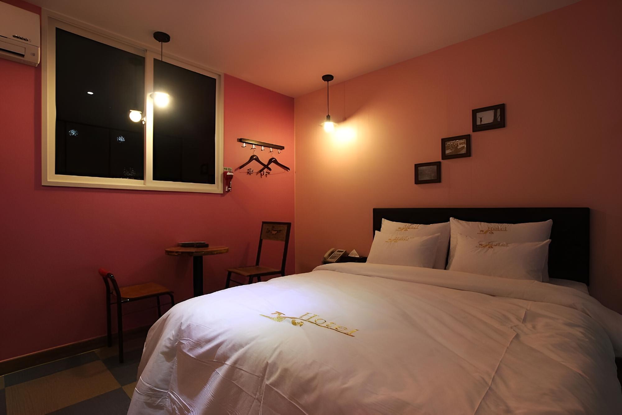 Room (Standard Room) - Photo 6
