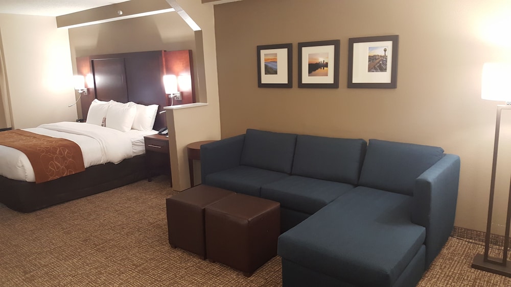 Suite, 1 King Bed with Sofa bed, Non Smoking - Photo 6