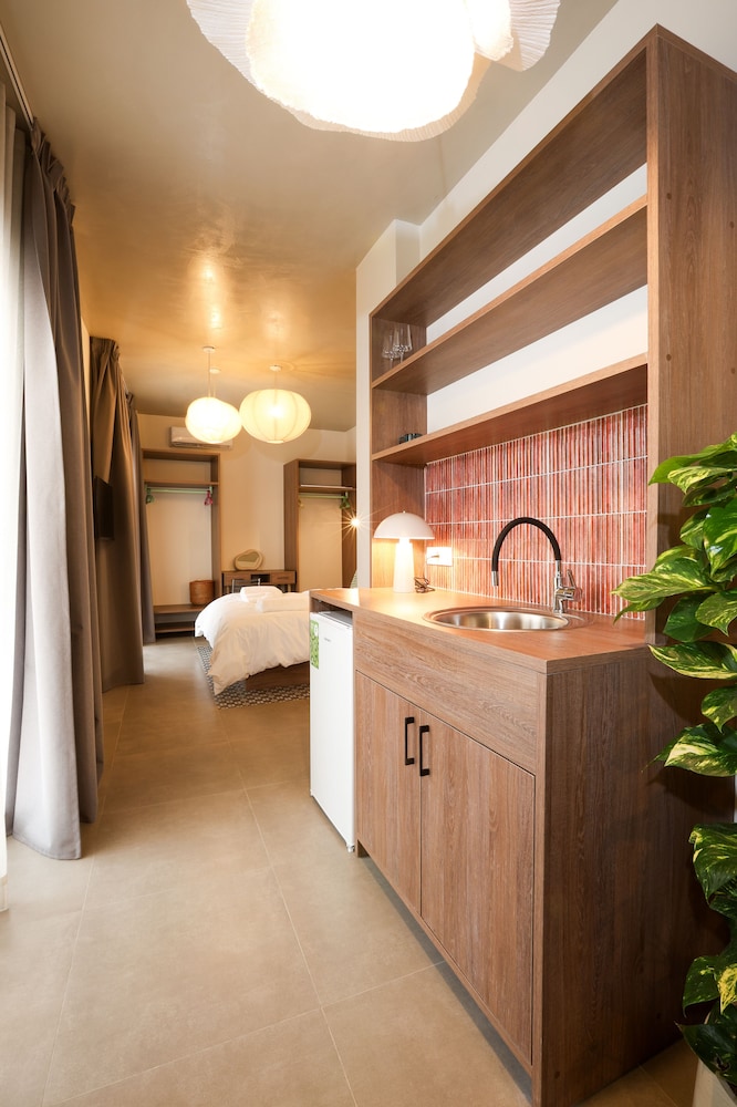 Urban Suite with Balcony photo 3