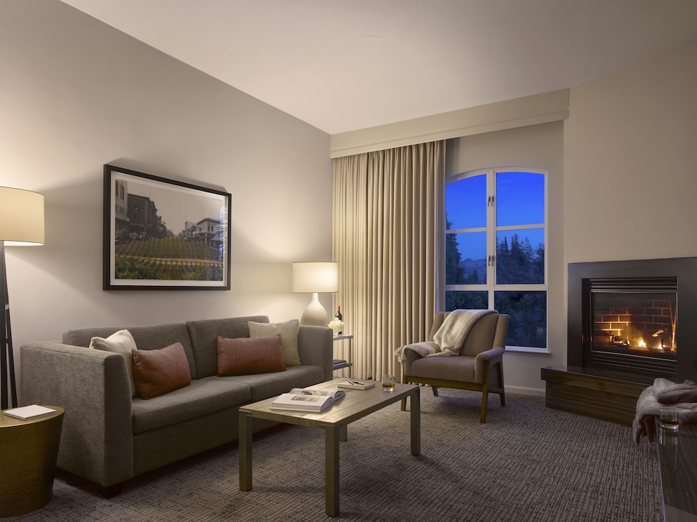 Suite (Sonoma) - Photo 1