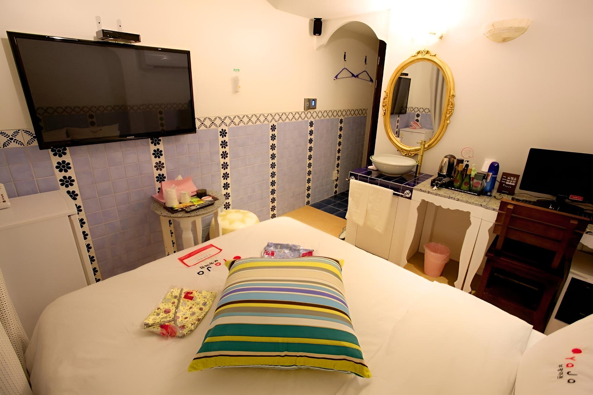 Room (Premium (Netflix Available Safe Disin) - Photo 38