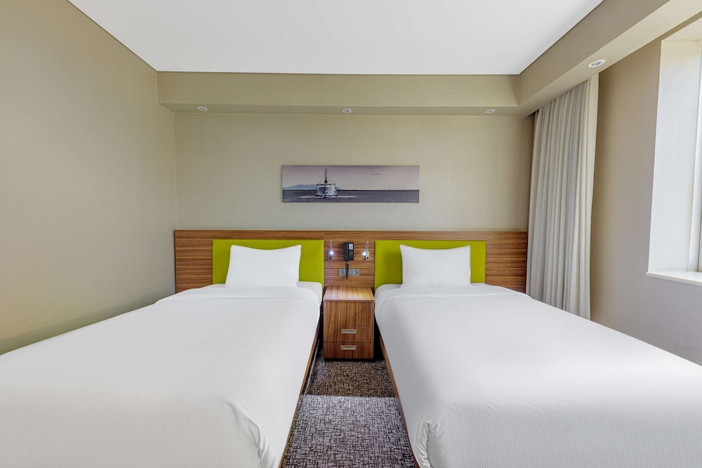 Twin Room thumbnail 5