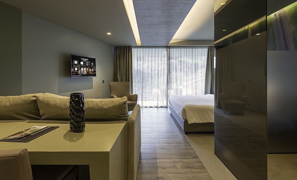 Side Ocean Suite