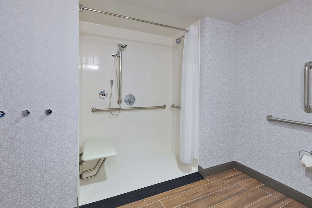 Room, 2 Queen Beds, Accessible (Hearing) - Photo 4