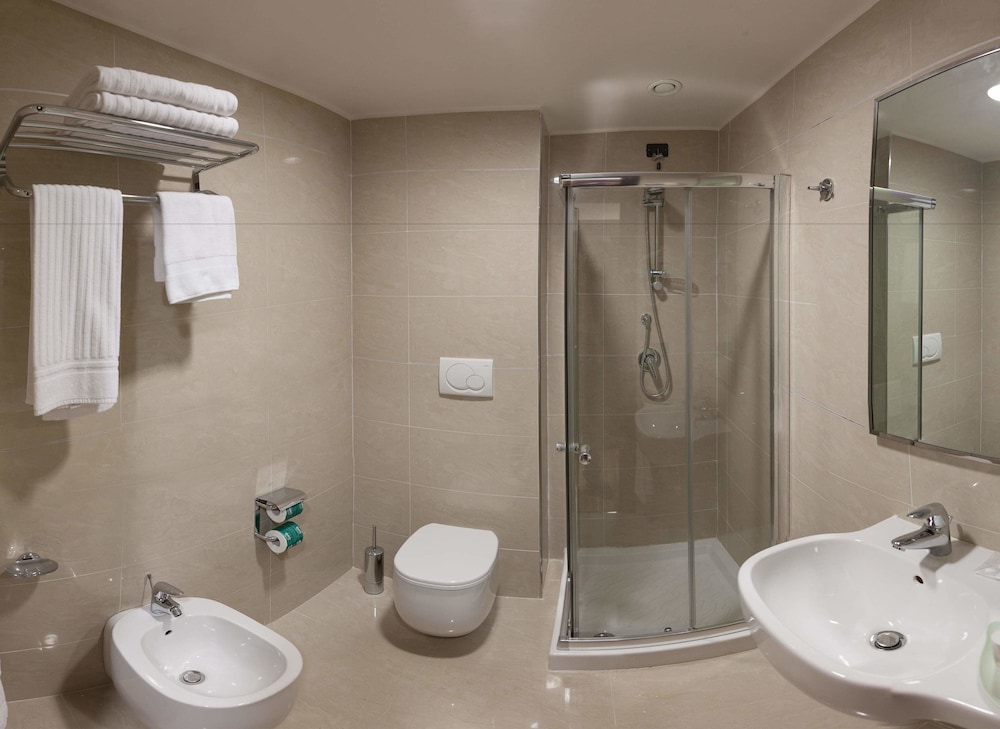 Family Suite, 2 Bedrooms, City View, Tower photo 3