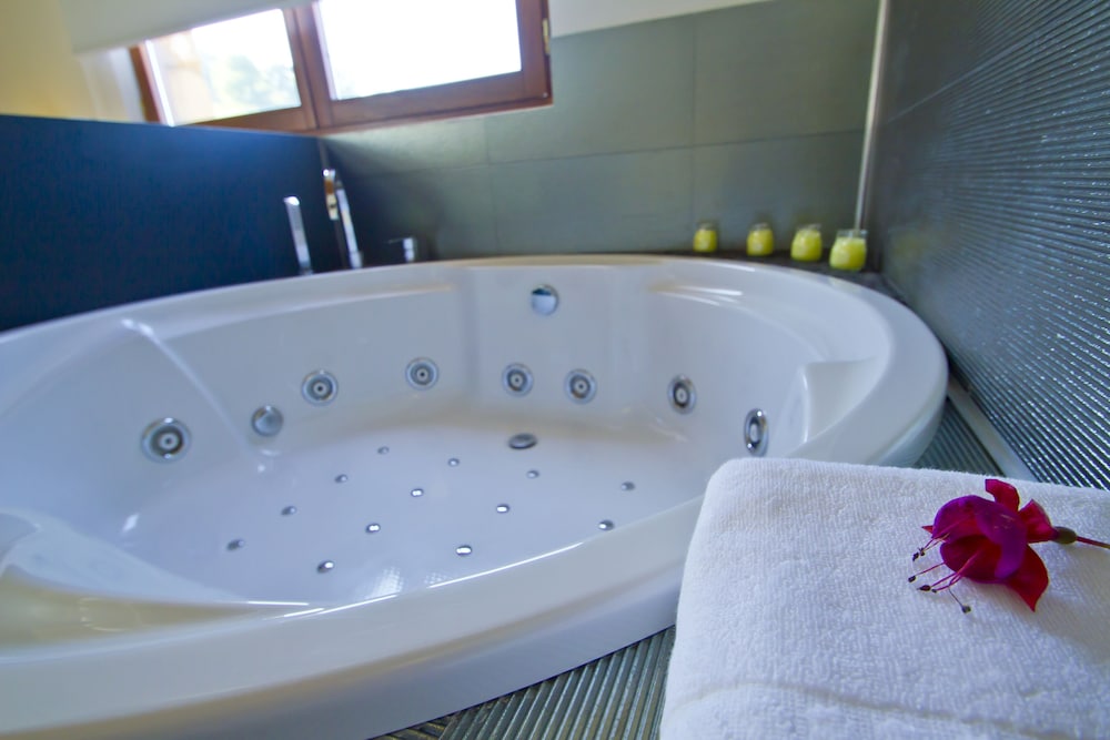 Design Suite, Jetted Tub photo 2