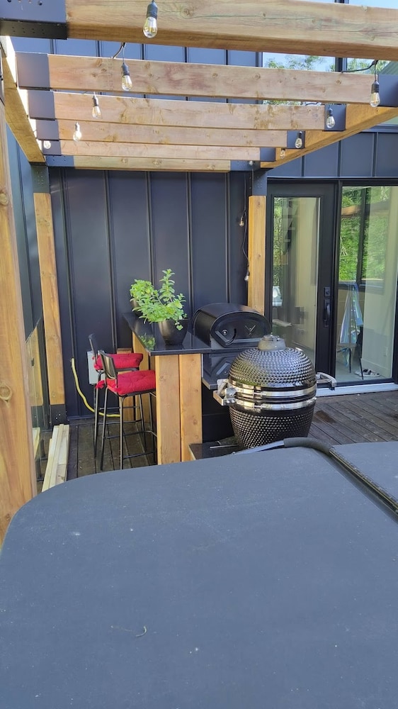 Chalet, 2 Bedrooms, Patio, Mountain View photo 2