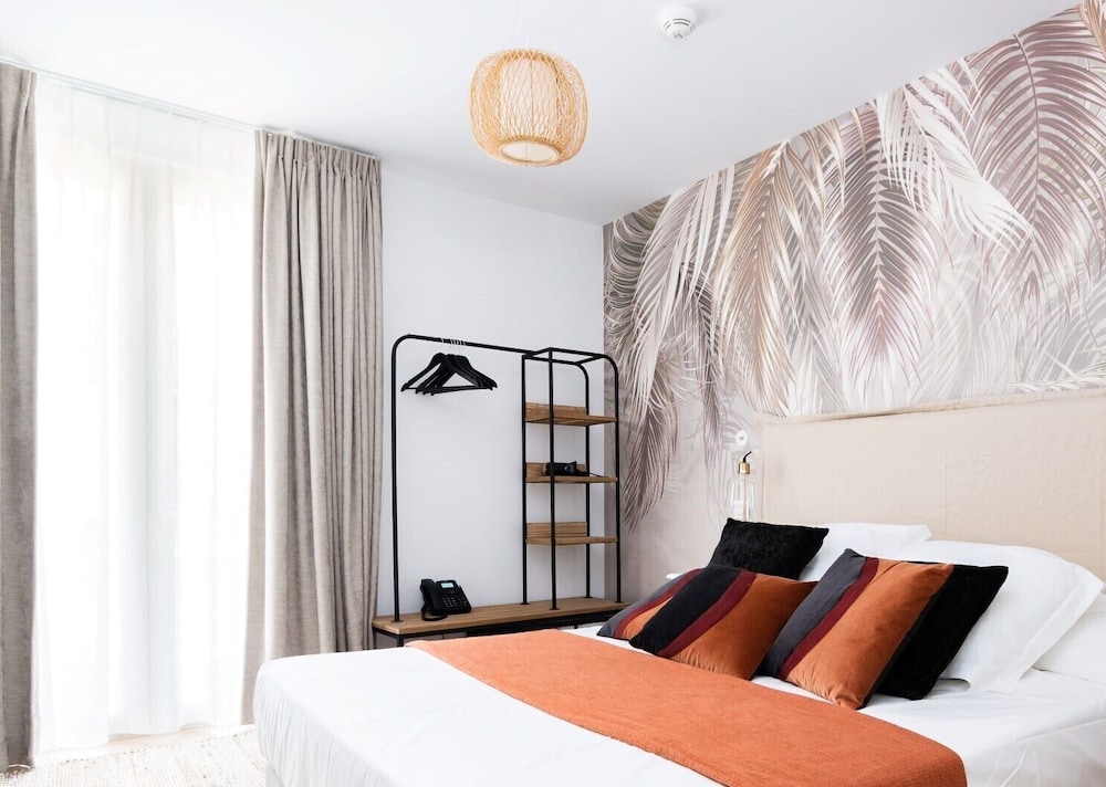 Double Room, Private Bathroom, Ground Floor - Photo 1