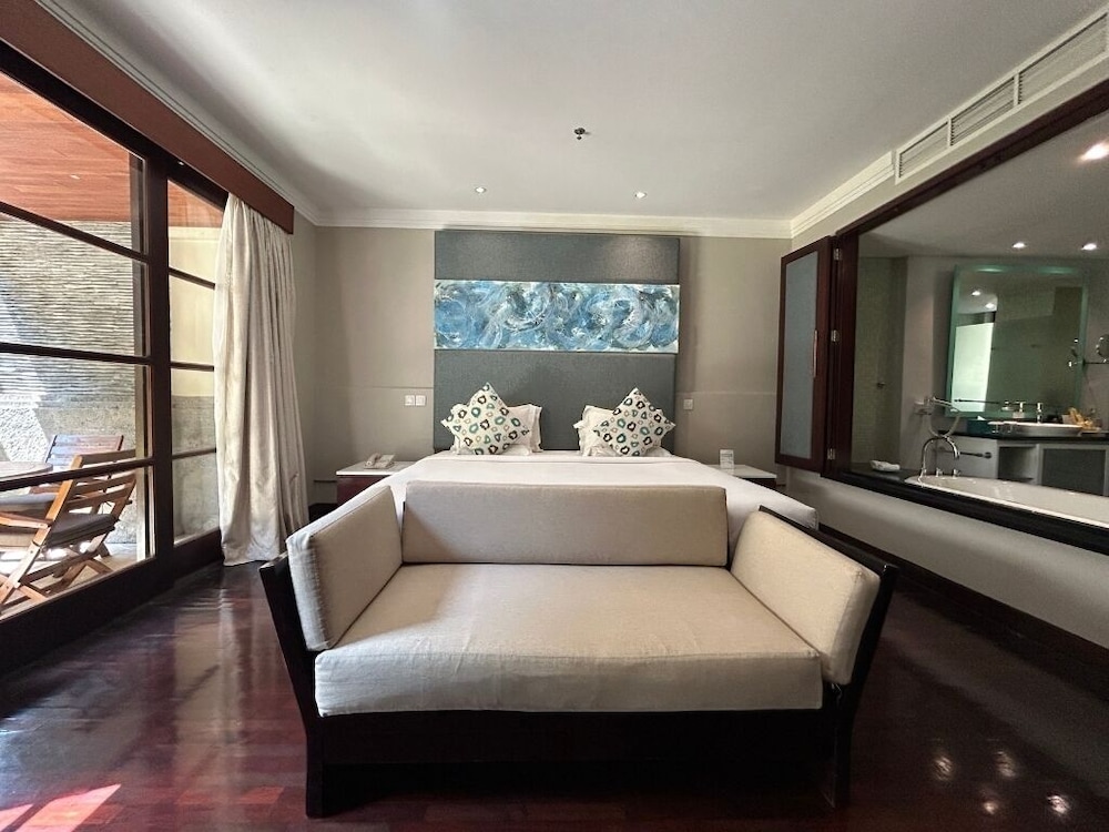 Suite, 3 Bedrooms, Terrace - Photo 4