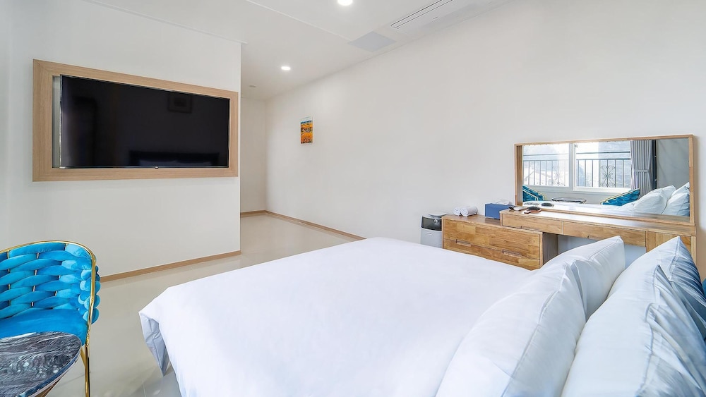 Basic Room, 1 Bedroom (201 (River view,Netflix)) - Photo 2