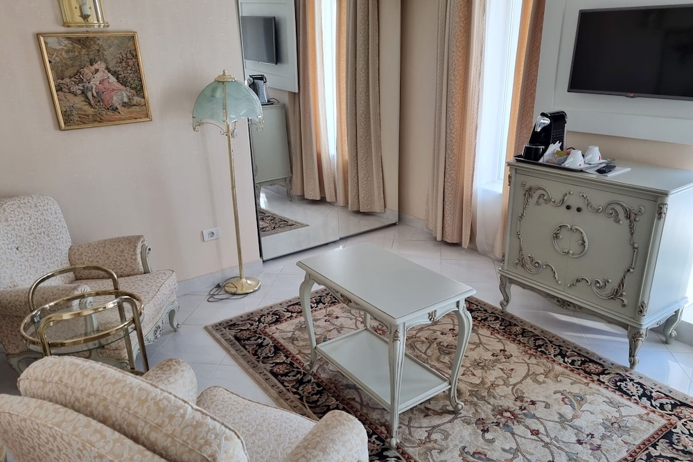 Standard Suite - Photo 2