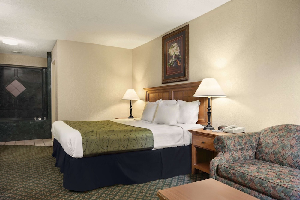 Studio Suite, 1 King Bed, Smoking - Photo 1