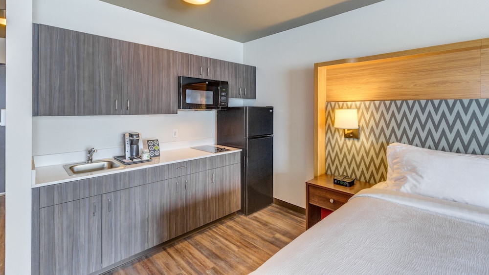 Standard Room, 1 King Bed, Kitchen (Additional Kitchen Area) photo 1