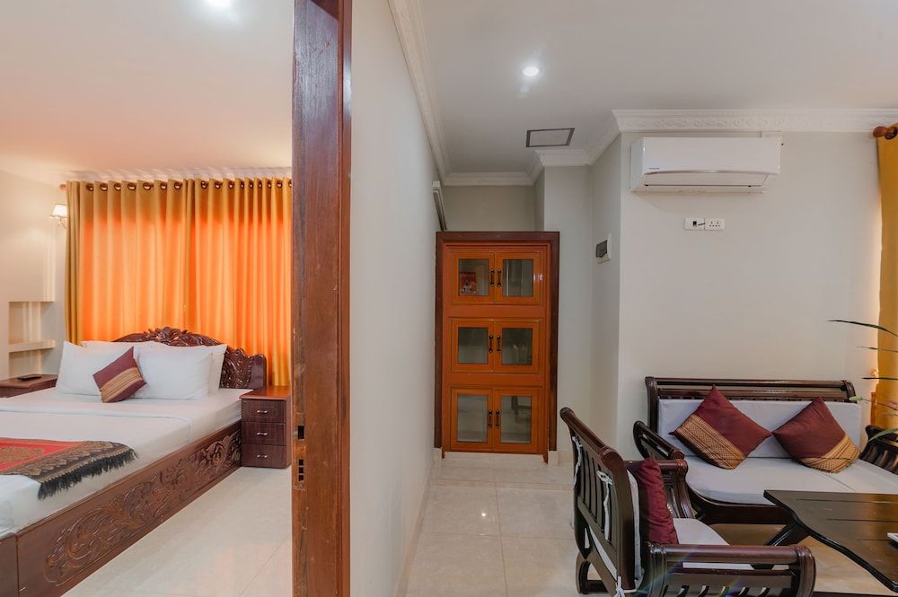 Family Room, 2 Bedrooms - Photo 9