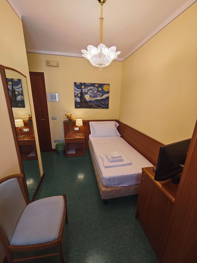 Single Room photo 1