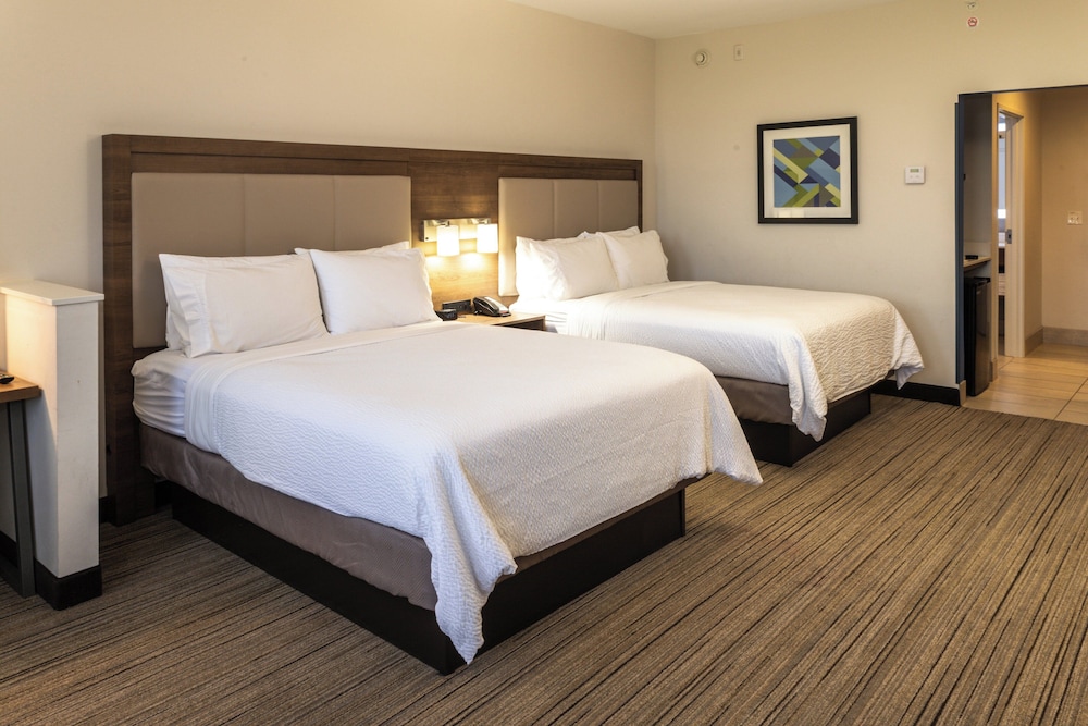 Standard Room, Multiple Beds photo 3