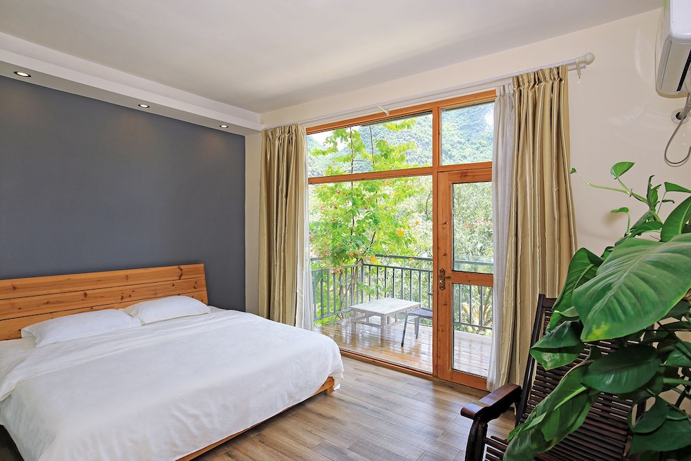 Deluxe Twin Room With Mountain View photo 2