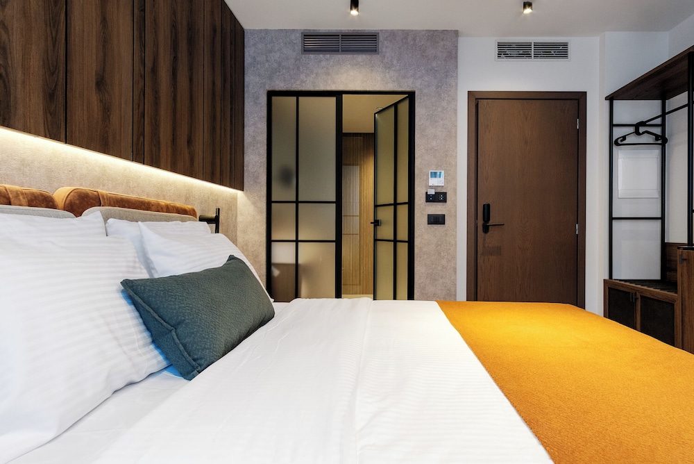 Double Room with Street View