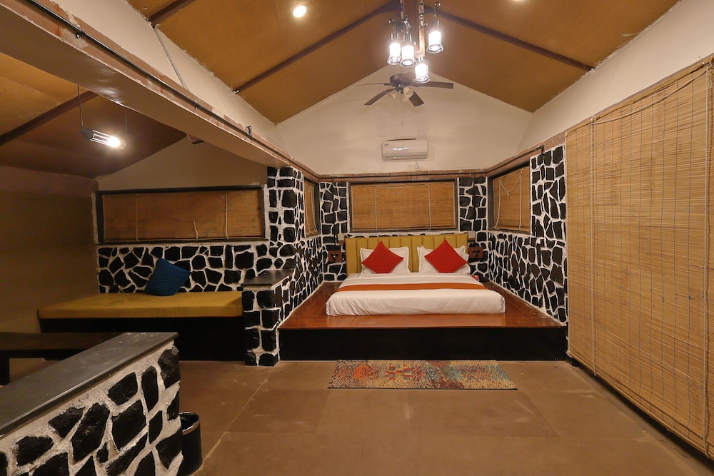 Cottage with Private Pool photo 2