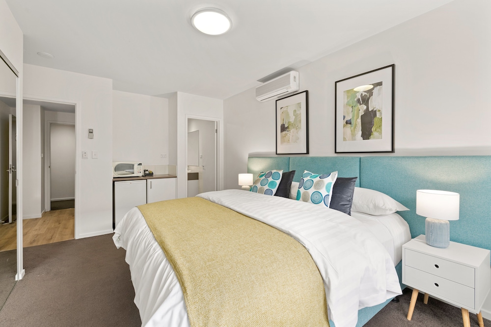 Hotel Room photo 1