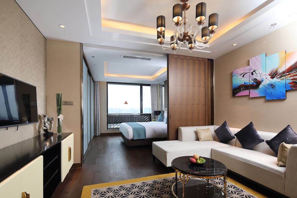 Deluxe Family Room photo 1