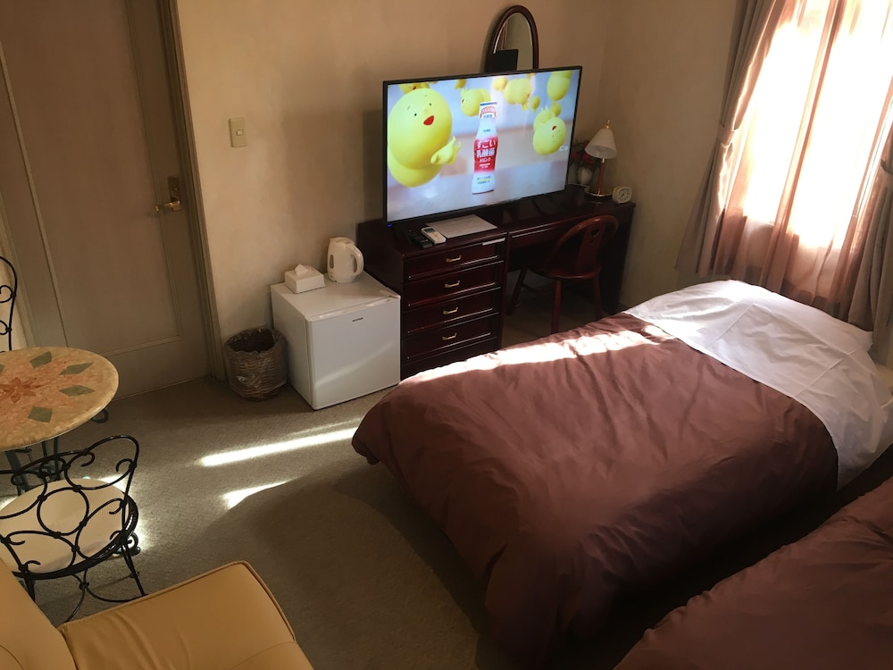 Twin Room - Photo 12