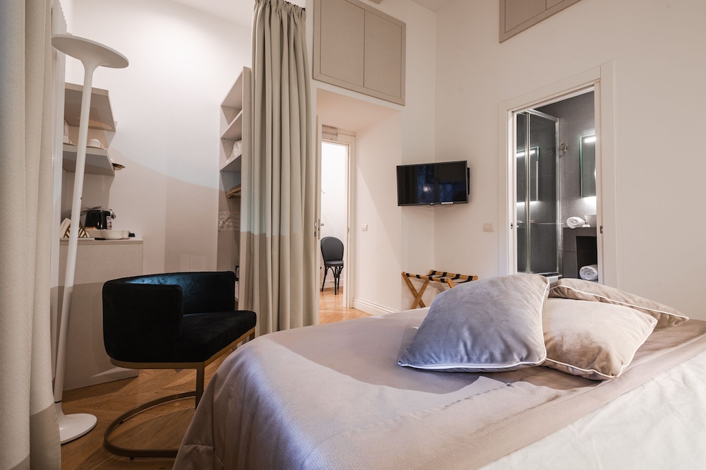 Deluxe Room, 1 Bedroom photo 3