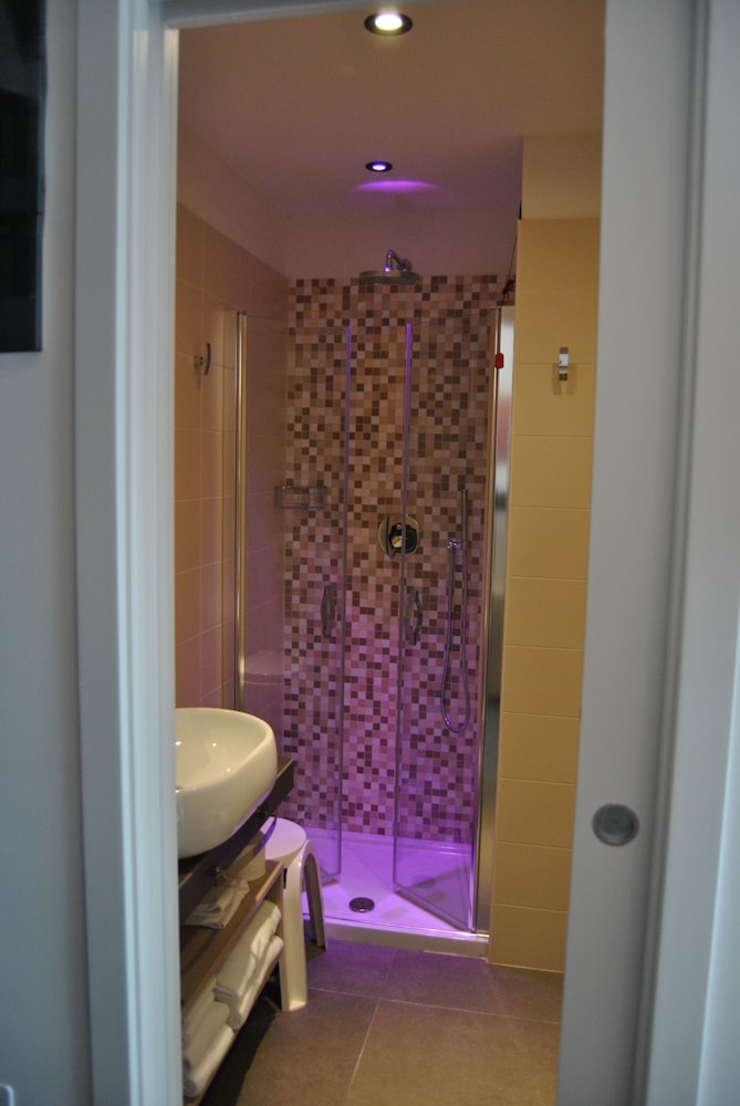 Single Room - Photo 7