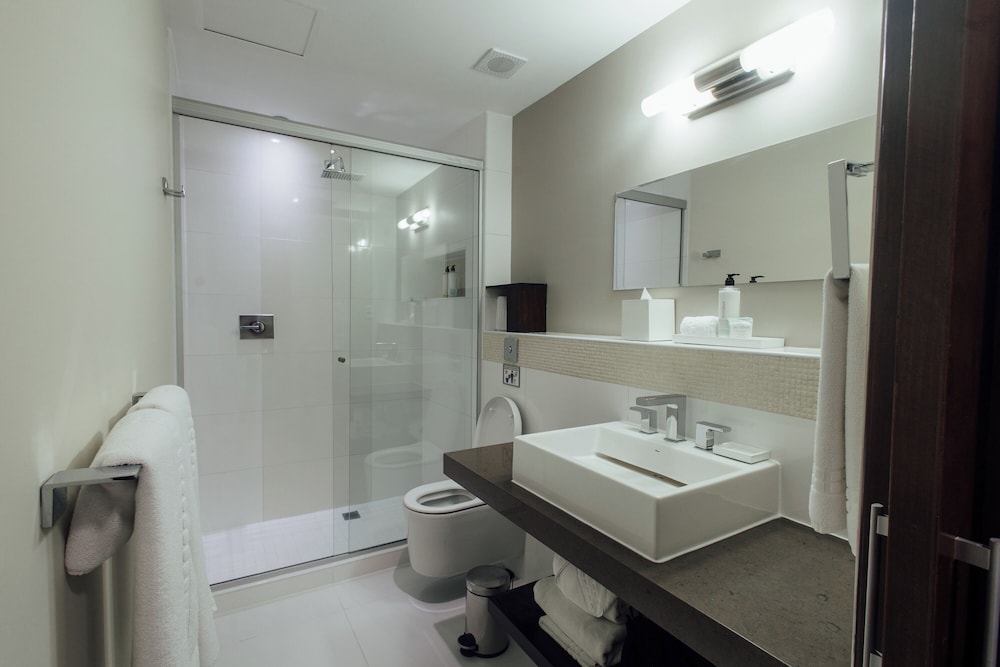 Premium Room, 1 King Bed, Mountain View photo 3