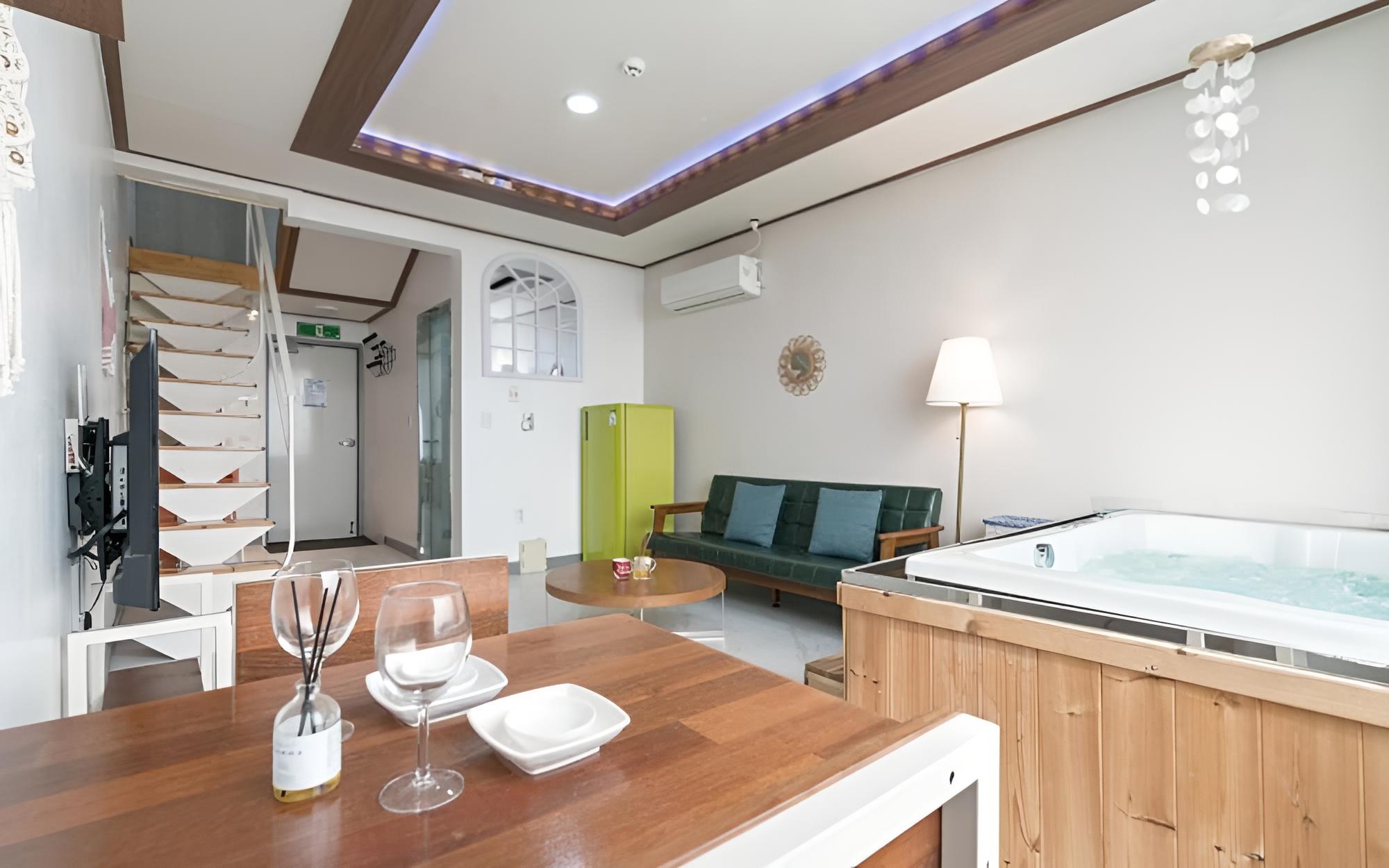 Room (A203 (Ocean View Spa Duplex Netflix F)