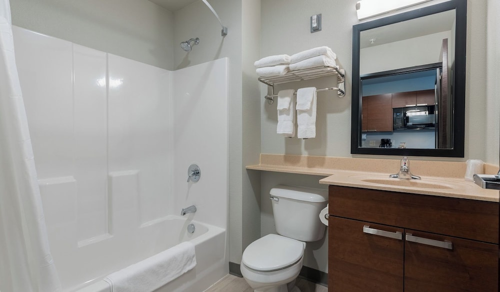 Room, 1 Queen Bed (Hearing Impaired with Recliner) photo 2