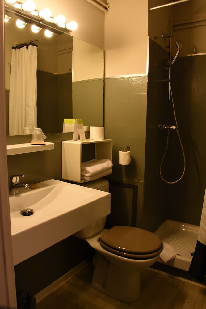 Economy Double Room photo 3