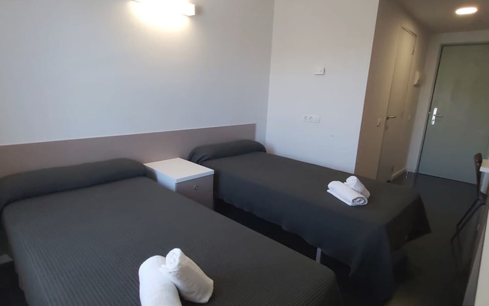 Basic Twin Room, Kitchenette