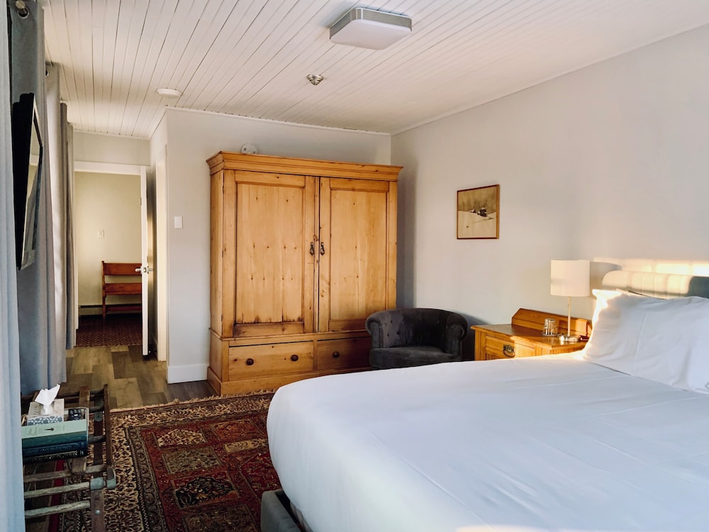 Historic Inn Deluxe King Room
