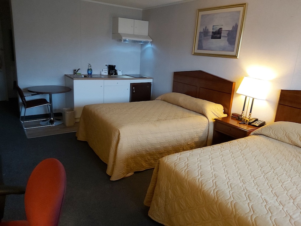 Kitchenette with 2 Double beds photo 2