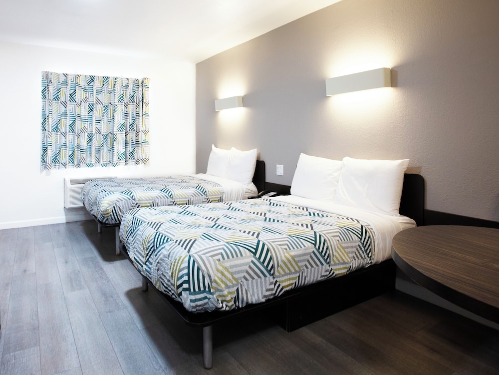 Standard Room, 2 Double Beds, Non Smoking photo 2