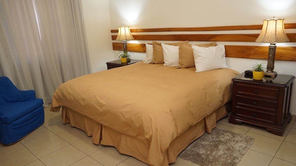 Standard Room, 1 King Bed photo 1