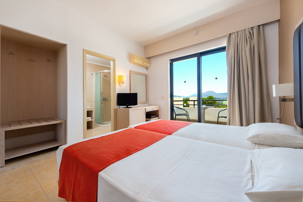 Double or Twin Room photo 1
