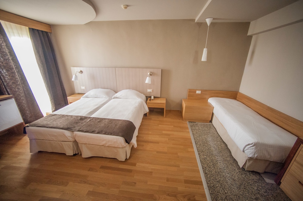 Double Room, Sea View thumbnail 5
