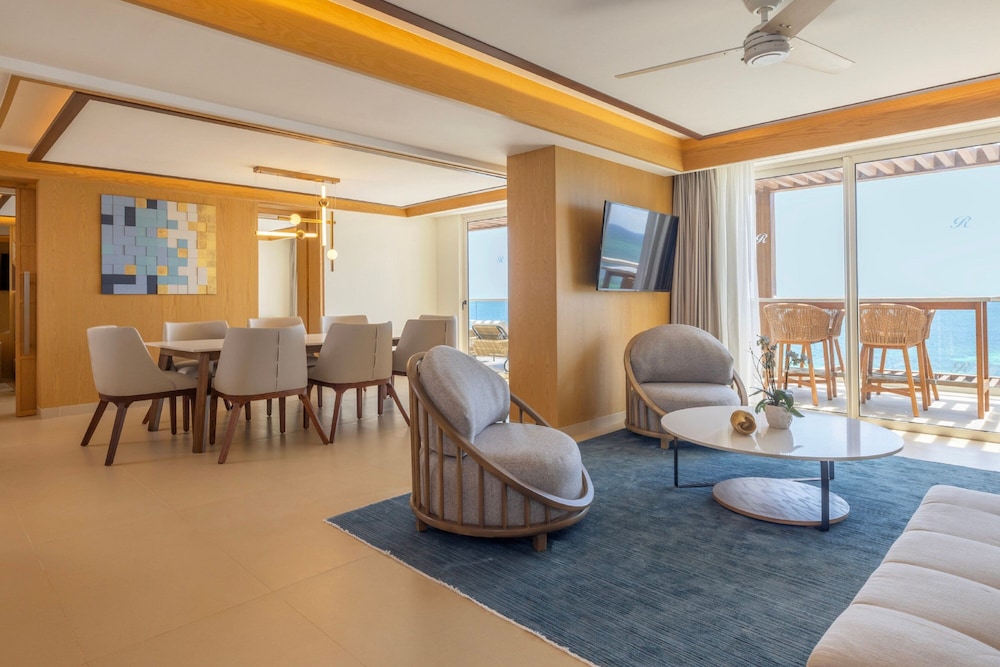 Luxury Sky Chairman Suite Two Bedroom Ocean Front Diamond Club - Photo 2