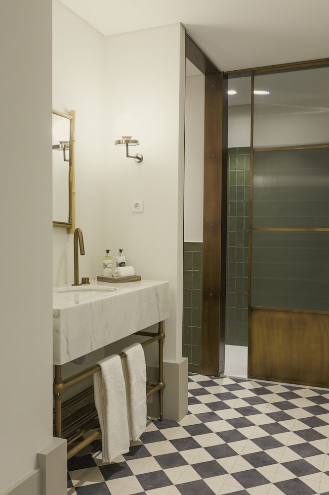 Suite with Balcony - Photo 5
