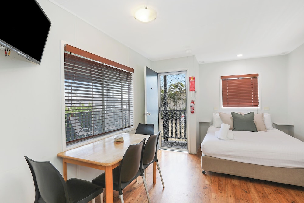 Economy Cabin - Sleeps 4 - Dog Friendly photo 2
