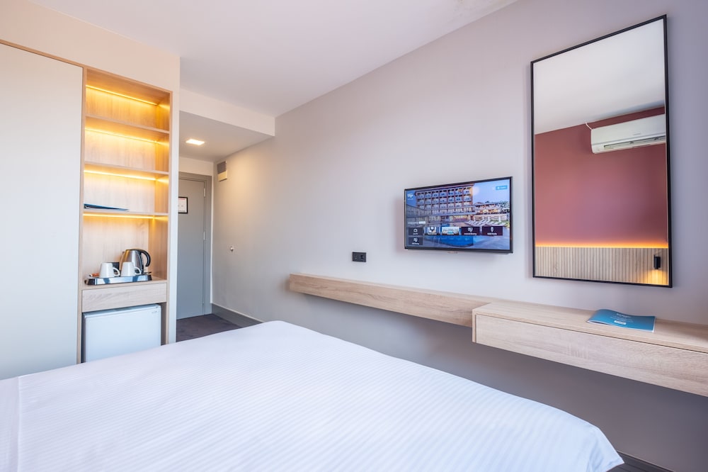Standard Double or Twin Room, Park View photo 1
