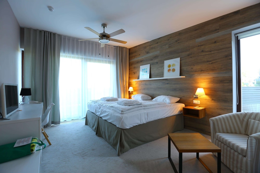 Superior Double Room, 1 King Bed, Balcony (1st floor)