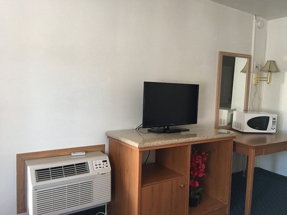 Economy Double Room, 2 Queen Beds photo 1