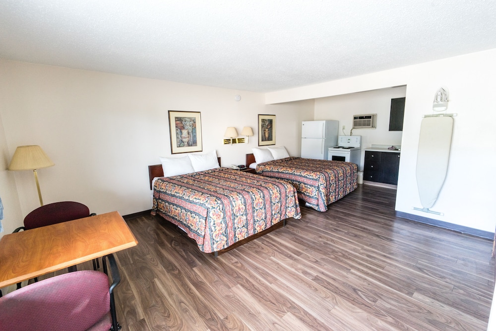 Family Double Room, 2 Queen Beds, Non Smoking, Kitchenette photo 2